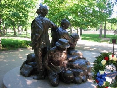 Vietnam Woman's Memorial image. Click for full size.