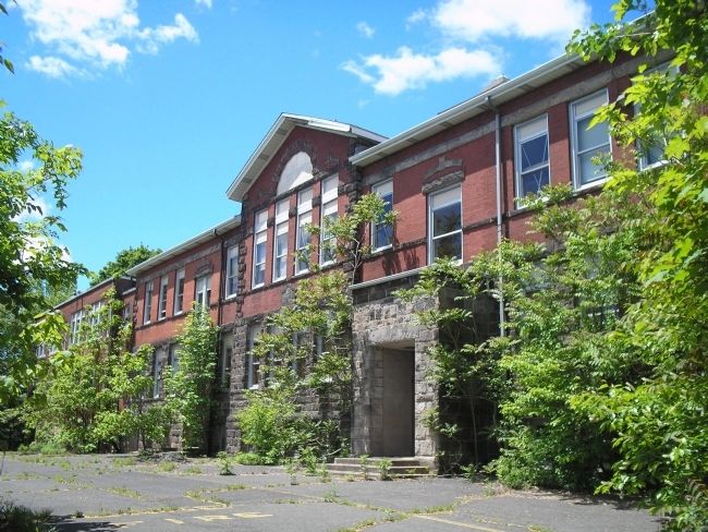 Closter Public School image. Click for full size.