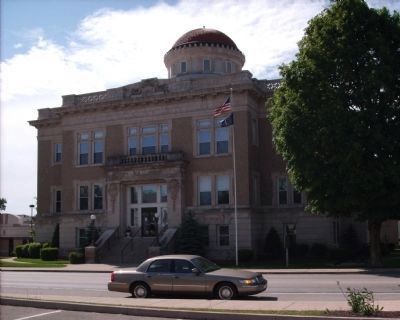 Warren County Courthouse image. Click for full size.