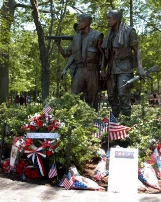 The Three Servicemen Memorial Day 2008 image. Click for full size.