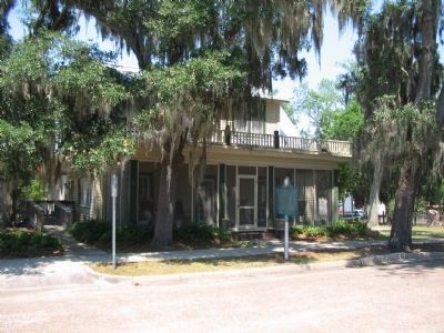 Marker in front of the McKenzie Home image. Click for full size.