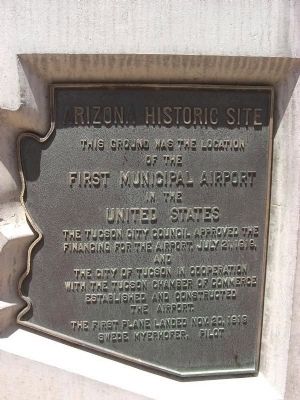 Front - First Municipal Airport in the United States Marker image. Click for full size.