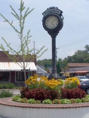 Ridgeland Town Clock image. Click for full size.