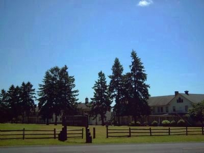 Fort Vancouver barracks and offices. Click for full size. Fort Vancouver barracks and offices image. Click for full size.