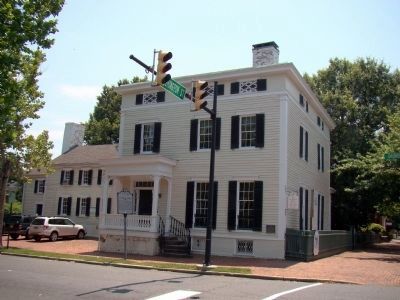 Lee-Fendall House and Markers. Click for full size. Lee-Fendall House and Markers image. Click for full size.