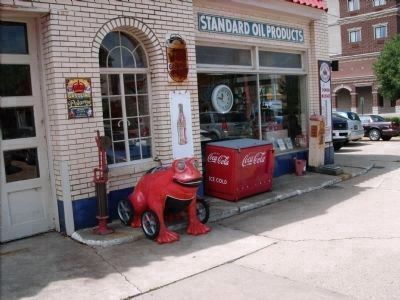 Old Time Jonesy's Gas Station Items image. Click for full size.