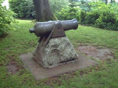 A cannon behind the McLoughlin House. Click for full size. A cannon behind the McLoughlin House image. Click for full size.