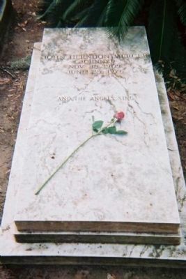 Johnny Mercer Grave site at Savannah’s Bonaventure Cemetery - "And the angels sing" image. Click for full size.