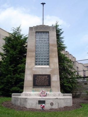 Front View of Monument image. Click for full size.