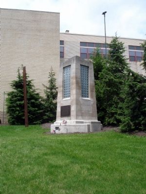 Side View of Monument image. Click for full size.