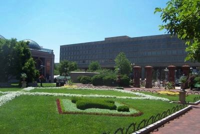 Haupt Garden, view toward Independence Avenue. Click for full size. Haupt Garden, view toward Independence Avenue image. Click for full size.