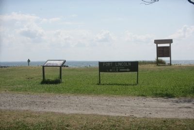 Marker with Potomac River in Background image. Click for full size.