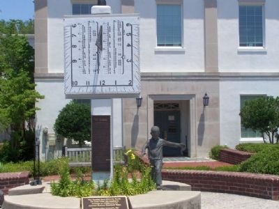 " The Sundial " at Barnwell County Court House image. Click for full size.
