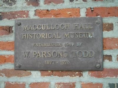 Macculloch Hall Plaque image. Click for full size.