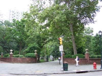 Entrance to Washington Square at Walnut and 6th Streets.. Click for full size. Entrance to Washington Square at Walnut and 6th Streets. image. Click for full size.
