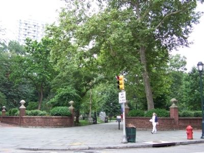 Entrance to Washington Square at Walnut and 6th Streets. image. Click for full size.