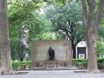 Washington Statue and Tomb of Unknowns. Click for full size. Washington Statue and Tomb of Unknowns image. Click for full size.