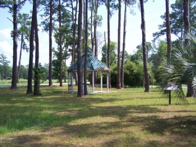 Partial view of The Dead Town Of Sunbury Marker, at right, in small park image. Click for full size.