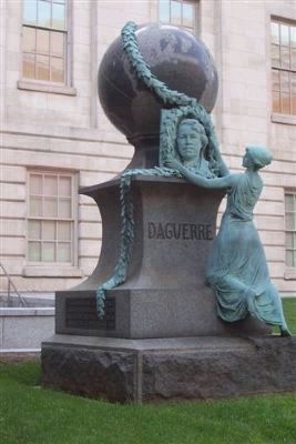 The Daguerre Monument image. Click for full size.