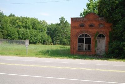 Lowndesville Marker and Former Bank Building image. Click for full size.