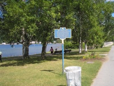 Marker on Beach Road. Click for full size. Marker on Beach Road image. Click for full size.