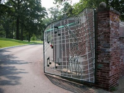 Graceland's Right Gate image. Click for full size.