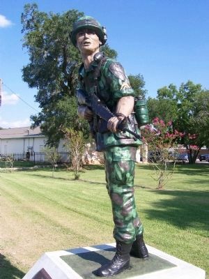 Vietnam Veterans Memorial Statue. Click for full size. Vietnam Veterans Memorial Statue image. Click for full size.