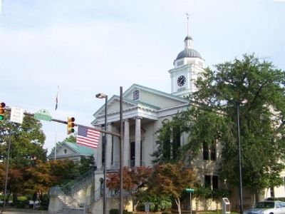Aiken County Courthouse image. Click for full size.