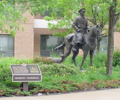 Marker and Statue. Click for full size. Marker and Statue image. Click for full size.