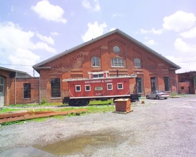 B&O Wooden Caboose No. C1913 and Shop Building image. Click for full size.