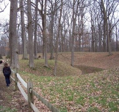 The opposite side of the earthwork mound. image. Click for full size.
