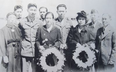 Japanese-American veterans and their parents. image. Click for full size.