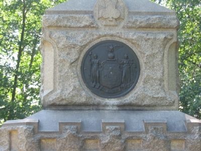 State Crest at the Top Portion of the Monument image. Click for full size.