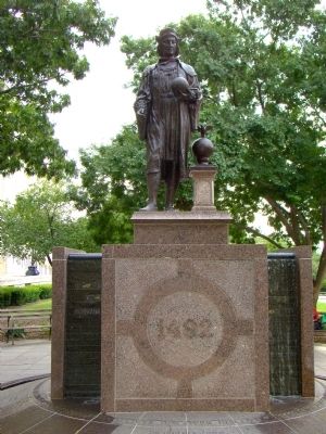 Columbus Monument Statue and Fountain. Click for full size. Columbus Monument Statue and Fountain image. Click for full size.