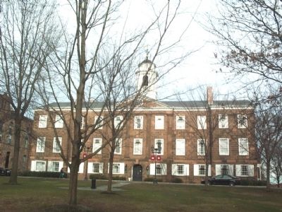 Old Queen�s Building image. Click for full size.