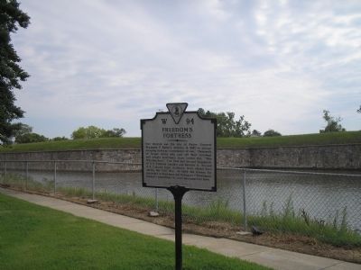Marker in Fortress Monroe image. Click for full size.