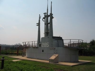 USS Balao (SS-285) Monument and Sail image. Click for full size.