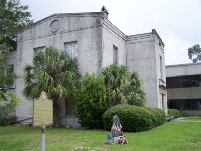 McIntosh County Marker at the Courthouse image. Click for full size.