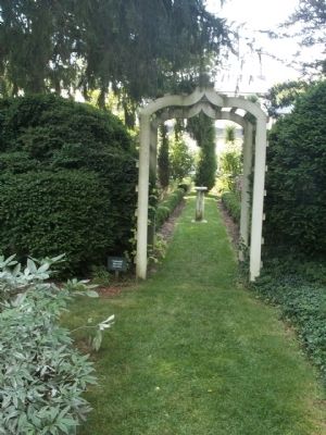 Colonial Revival Garden image. Click for full size.