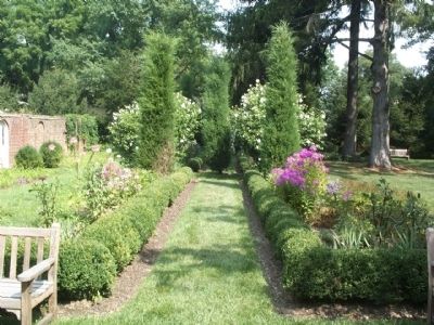 Colonial Revival Garden image. Click for full size.