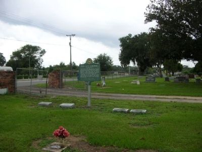 Dade City Cemetery Marker, looking west image. Click for full size.