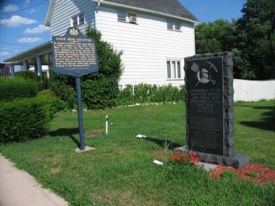 Knox Mine Disaster Marker and Monument image. Click for full size.