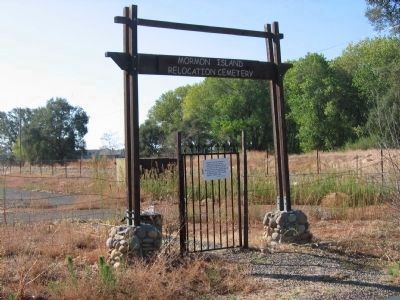 Entrance to the Mormon Island Relocation Cemetery image. Click for full size.