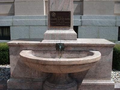 Lower Part of Marker use to be a Drinking Fountain image. Click for full size.