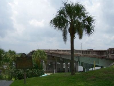 Fort Darien Marker, at the Altamaha River bridge, US 17, southbound image. Click for full size.