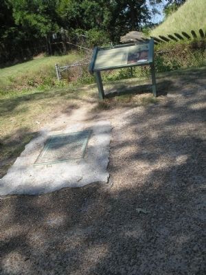 Markers on Yorktown Battlefield image. Click for full size.
