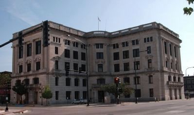 Full View of the current Vermilion County Court House. Click for full size. Full View of the current Vermilion County Court House image. Click for full size.