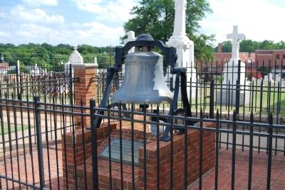 The First Baptist Church Bell and Marker image. Click for full size.