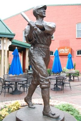 Shoeless Joe Jackson Statue image. Click for full size.