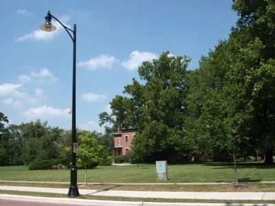 Wide View of the Lincoln Court House Marker image. Click for full size.